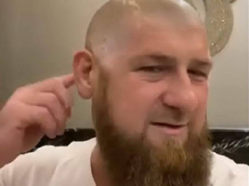 Рамзан Кадыров - Сотрудники МЧС Чечни побрились налысо вслед за Кадыровым - dayonline.ru - респ. Чечня