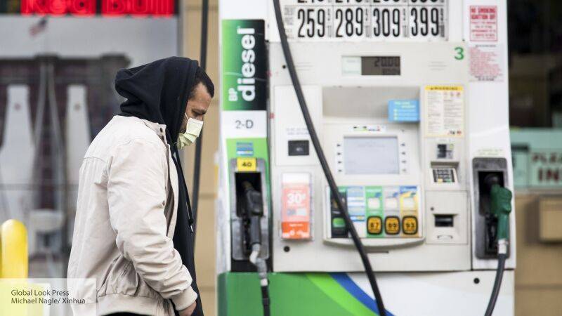 SCMP объяснило, почему при дешевой нефти в Гонконге заоблачные цены на бензин - politros.com - Китай - Гонконг