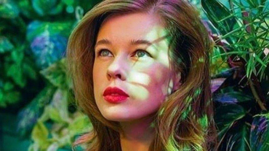 Екатерина Шпица - Соблазнительная Шпица, перекрашенная в блондинку, покрасовалась в одной рубашке - 5-tv.ru