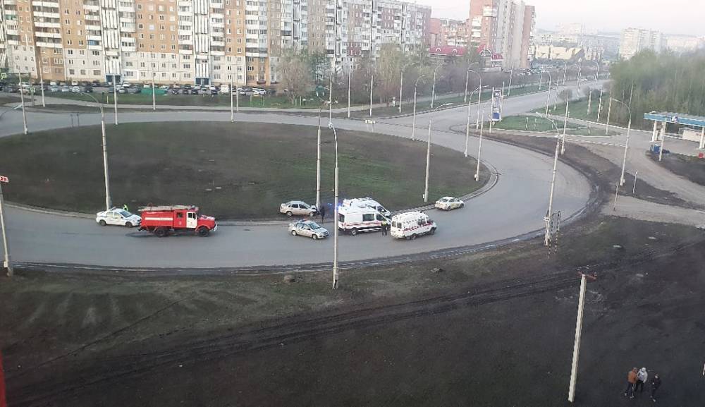 В Кемерове машина врезалась в опору освещения: пострадал 16-летний подросток - gazeta.a42.ru - Кемерово