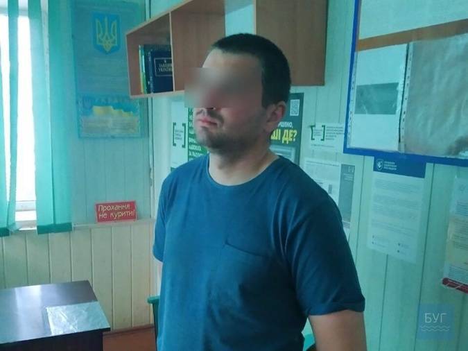 Мужчина сбил шлагбаум, наехал на пограничникаи разбил окна в мэрии Нововолынска - newsland.com - Польша - Волынская обл. - Нововолынск