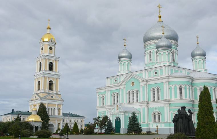 Коронавирусом в Серафимо-Дивеевском монастыре заразились уже 76 человек - news.ru - Москва - Россия - Нижегородская обл.