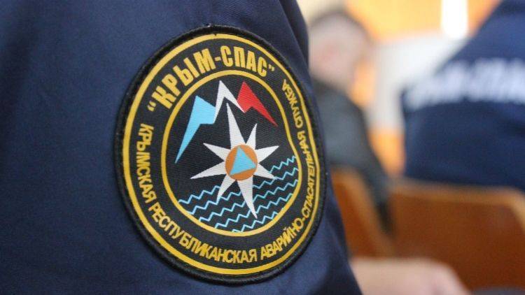 Спасатели вытаскивали из оврага гуляющую в Ливадийском парке - crimea.ria.ru - Крым - Симферополь