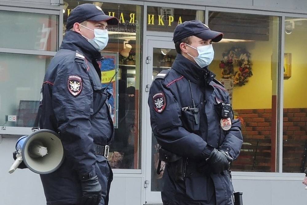 В Москве задержали пьяных нарушителей самоизоляции с кусачей собакой - mk.ru - Москва