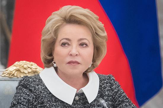 Валентина Матвиенко - Матвиенко: тема перевода школьного обучения в онлайн не обсуждается - pnp.ru