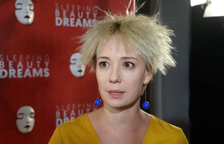 Елена Воробей - Чулпан Хаматова - Чулпан Хаматовой приходится «проедать» сбережения, отложенные на новое авто - news.ru - Черногория