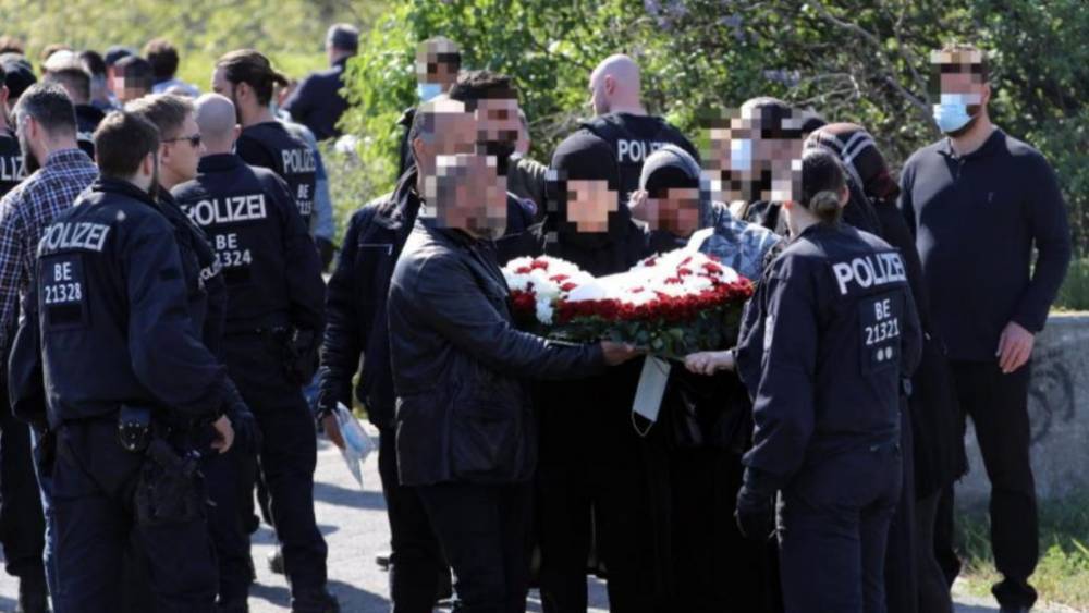Сегодня в Берлине хоронят мать главы преступного клана Реммо. Похороны сопровождают сотни полицейских - germania.one - Германия - Берлин - Бавария