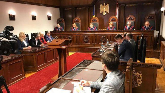 Ион Кик - Молдавская оппозиция заваливает КС запросами по российскому кредиту - eadaily.com - Молдавия