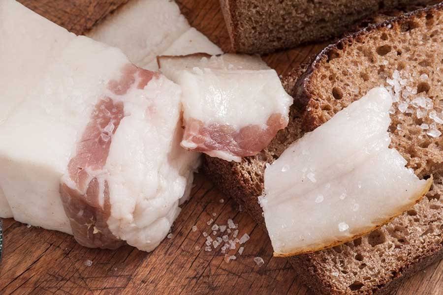 Немецкие ученые исследовали сало, нашли в нем полезное и развенчали 4 популярных мифа - pravda-tv.ru