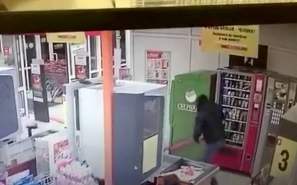 Как в кино: банкомат выдернули из магазина за 20 секунд (видео) - zr.ru - Свердловская обл.