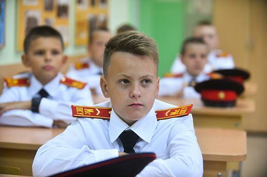 Сергей Шойгу - Учебный год в образовательных учреждениях Минобороны завершится досрочно - pnp.ru