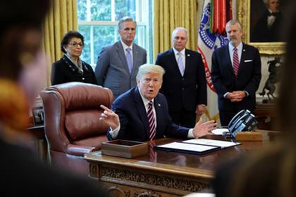 Дональд Трамп - Стало известно о нескольких предупреждениях о коронавирусе Трампу - lenta.ru - США - Washington