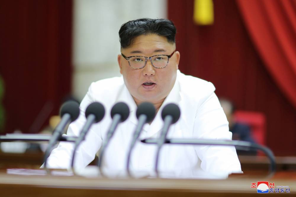 Ким Ченын - Ким Ирсен - «Он не может ходить»: экс-дипломат КНДР рассказал о здоровье Ким Чен Ына - vm.ru - КНДР