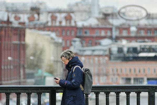Россиян могут обязать платно регистрировать смартфоны - trud.ru - Россия