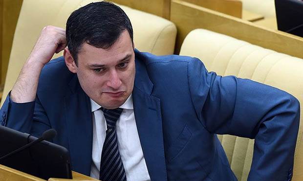 Александр Хинштейн - В Госдуму внесут законопроект о наказании чиновников за оскорбление граждан - og.ru - Россия