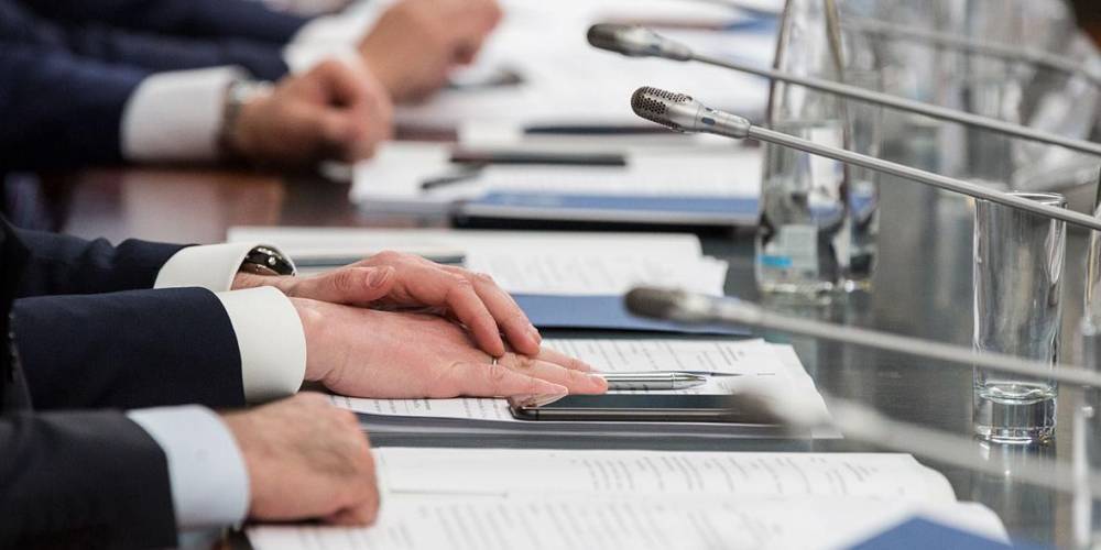Александр Хинштейн - Правительство одобрило предложение штрафовать чиновников на 150 тысяч за хамство - ruposters.ru