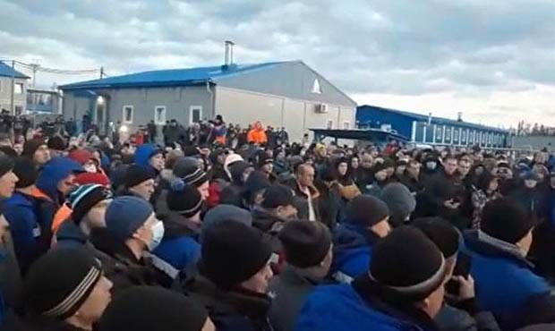 Вахтовики Чаяндинского месторождения «Газпром добыча Ноябрьск» устроили акцию протеста из-за отсутствия карантина - og.ru - респ. Саха - Ноябрьск
