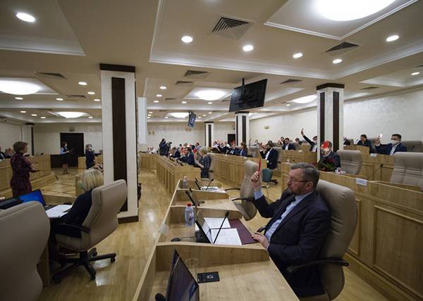 Депутаты екатеринбургской думы приняли обращение к Высокинскому по поддержке бизнеса, пострадавшего от коронавируса - nakanune.ru - Екатеринбург