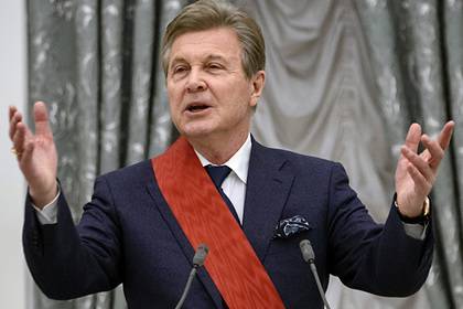 Лев Лещенко - Победивший коронавирус Лещенко раскрыл подробности лечения в Коммунарке - lenta.ru - округ Московский - РСФСР