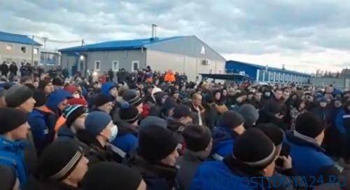 «Держат, как свиней! Мы, что, свиньи?!» На месторождении «Газпрома» бунтуют рабочие - novostidnya24.ru - Китай - респ. Саха - Ноябрьск