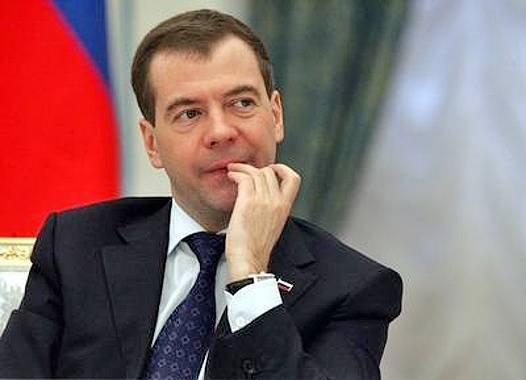 Дмитрий Медведев - Медведев призвал единороссов перечислить месячную зарплату врачам - newsland.com - Россия