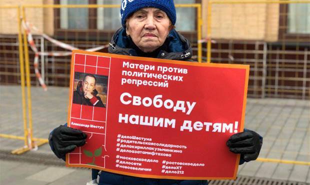 Родственники политзаключенных записали ролик с просьбой поддержать людей, сидящих в тюрьме за преступления, которых не было - og.ru - Россия