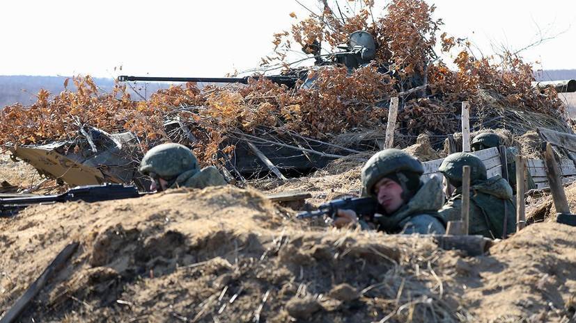 Мотострелки ЗВО провели боевые стрельбы в Алабине - russian.rt.com