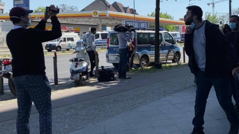 Задержание на похоронах: член преступного клана оплевал корреспондента - germania.one - Германия - Берлин - Бавария