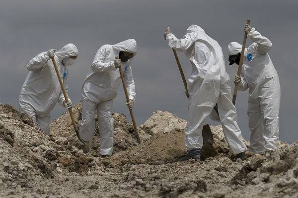 Под Саранском люди в противогазах хоронили покойников в поле - trud.ru - Мордовия - Саранск