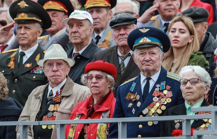 Александр Хинштейн - Ветеранам ВОВ пообещали мобильные телефоны с бесплатной связью - news.ru