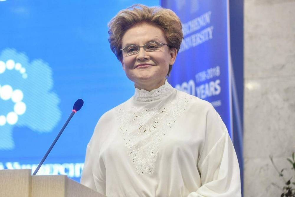 Елена Малышева - Малышева объяснила, как не сорвать спину на даче - vm.ru