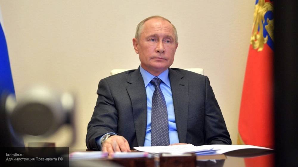 Владимир Путин - Путин заявил об оперативном обеспечении российских медиков защитными костюмами - politros.com - Россия