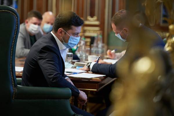 Владимир Зеленский - Михаил Саакашвили - Андрей Ермак - Юрий Бутусов - Зеленского заподозрили в «сливе» Саакашвили - newtvnews.ru - Россия