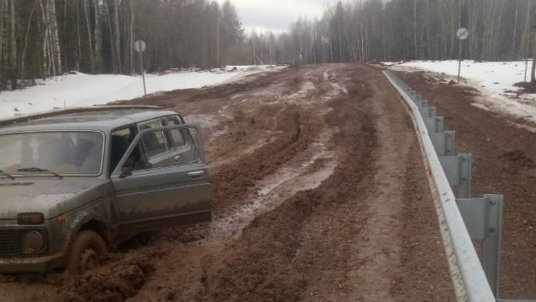 300 миллионов рублей утопили в грязи: как в Удмуртии ремонтируют дороги - newizv.ru - респ. Удмуртия - район Глазовский - Строительство