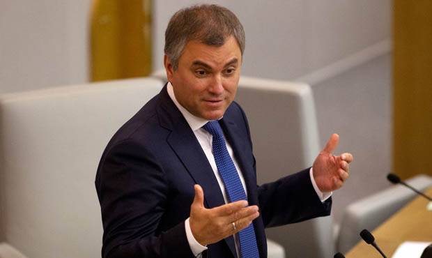 Вячеслав Володин - Спикер Госдумы РФ раскритиковал власти США за раздачу денег гражданам во время пандемии коронавируса - og.ru - Россия - США