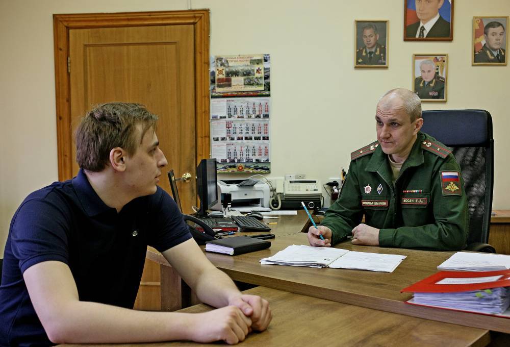 Приемные комиссии московских военкоматов начнут работу 12 мая - vm.ru - Москва