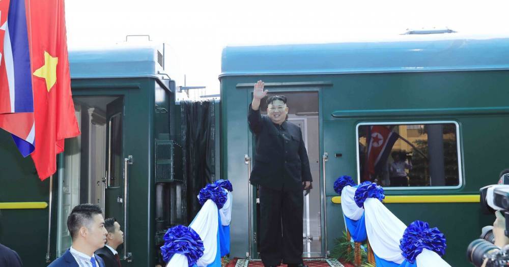 Ким Ченын - Стало известно о забавах Ким Чен Ына в бронепоезде с девственницами - readovka.news - КНДР
