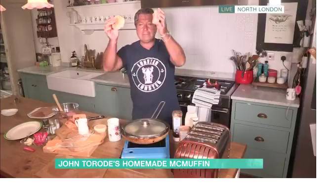 Шеф-повар едва не сжег кухню во время прямого эфира - piter.tv - Великобритания