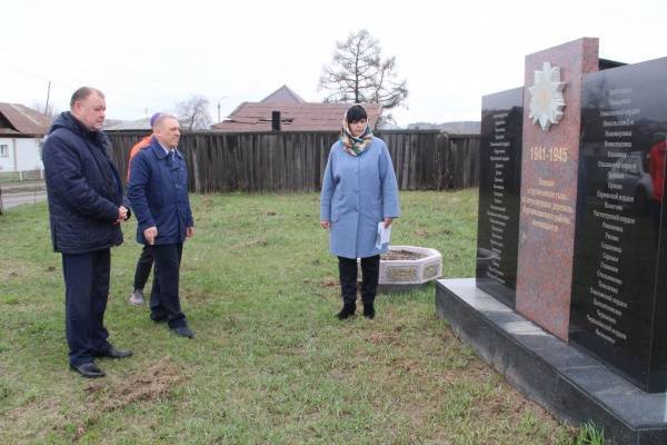 По инициативе депутата Курганской облдумы благоустроят территорию, прилегающая к памятнику участникам Великой Отечественной войны - nakanune.ru - Курган - Благоустройство