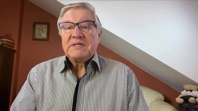 Геннадий Орлов - Геннадий Орлов рассказал, что оберегает Россию от коронавируса - piter.tv - Россия