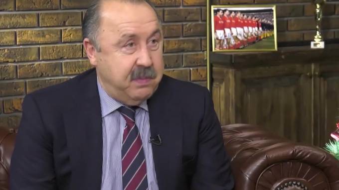 Валерий Газзаев - Валерий Газзаев предлагает досрочно завершить сезон РПЛ - piter.tv - Москва - Россия - Франция
