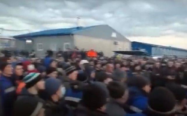 Айсен Николаев - «Газпром» вывезет протестующих вахтовиков с Чаяндинского месторождения - eadaily.com - респ. Саха