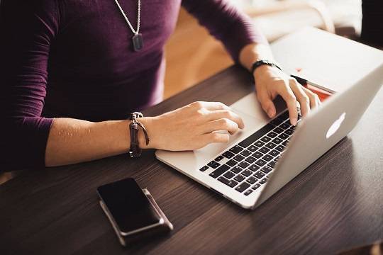 Данные оформлявших микрокредиты россиян выставили на продажу в интернете - versia.ru