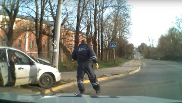 Подростки поехали кататься на родительской машине и разбили ее во время гонок с полицейскими - vesti.ru - Тула