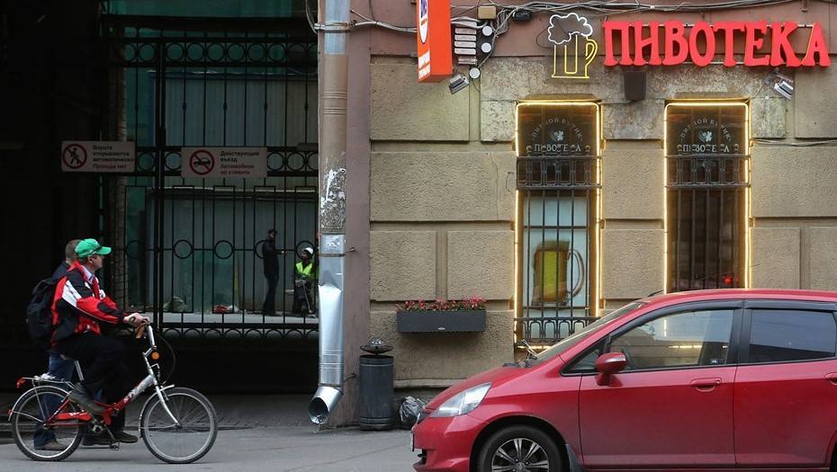 Денис Четырбок - Петербургские депутаты решили изгнать рюмочные из жилых домов - dp.ru - Санкт-Петербург