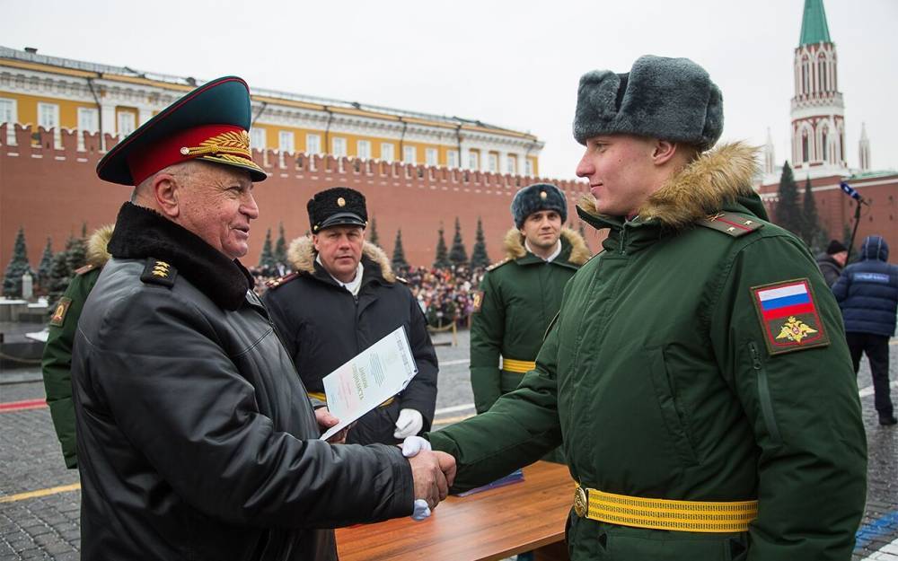 Владимир Путин - Владимир Попов - Генерал-майор Попов объяснил отказ от каракулевых шапок в армии России - inforeactor.ru - Россия