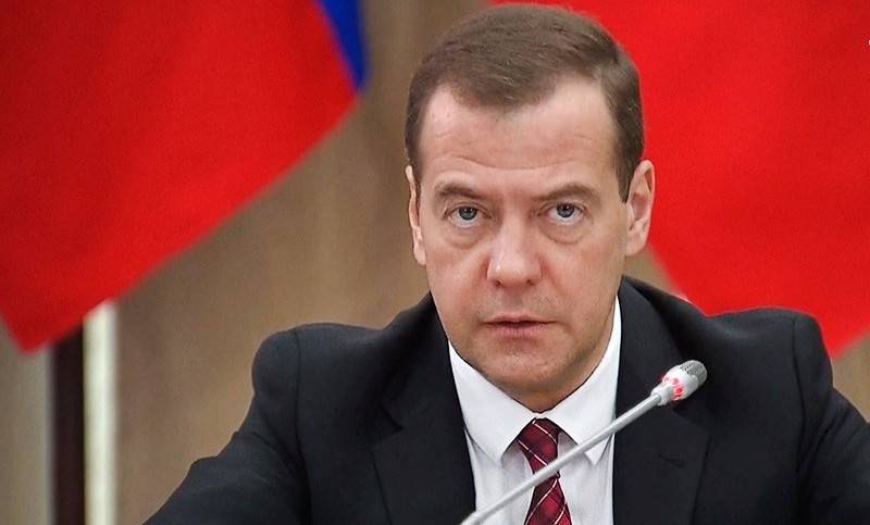 Дмитрий Медведев - «Всю зарплату не отдам»: единороссы отреагировали на призыв Медведева перечислить деньги врачам - bloknot.ru - Россия - Свердловская обл.