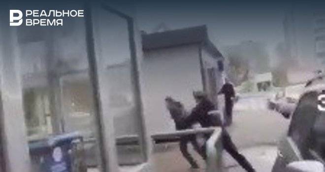 В Казани полицейские погнались за мужчиной без маски — видео - realnoevremya.ru - Казань