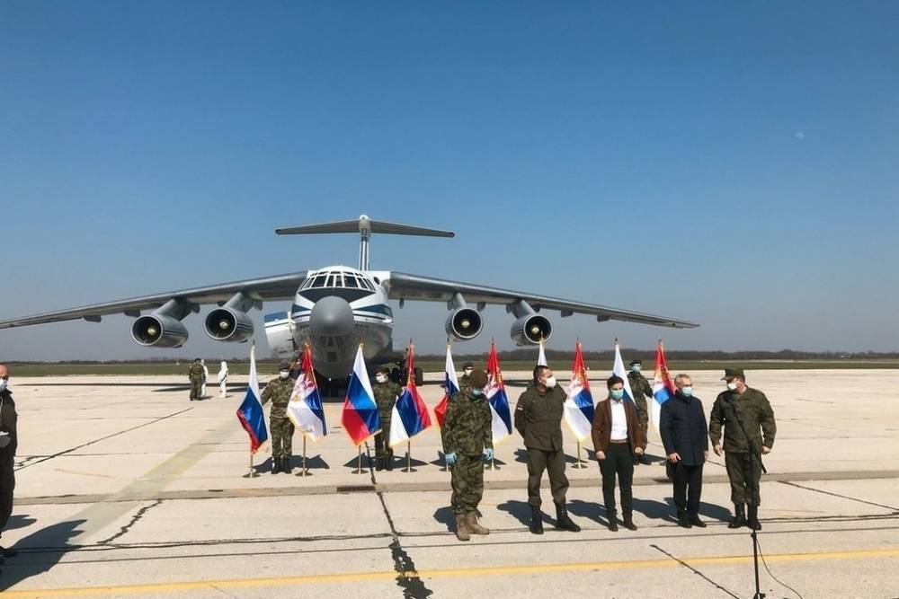 Ан Брнабич - В Сербию прибыли первые российские самолеты с помощью против коронавируса - mk.ru - Сербия