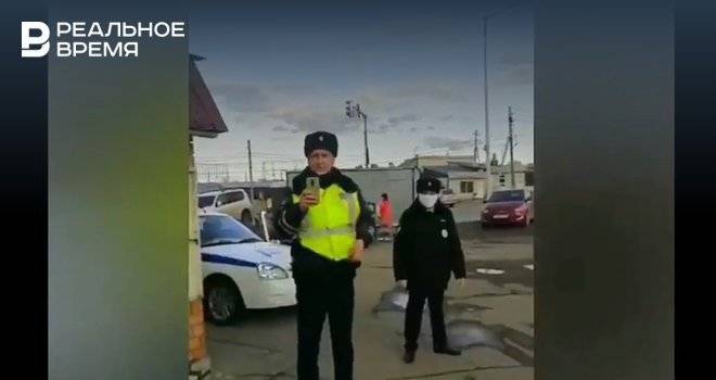 Соцсети: полиция высадила из автобуса жительницу Казани с сыном из-за «сомнений в его личности» - realnoevremya.ru - Казань